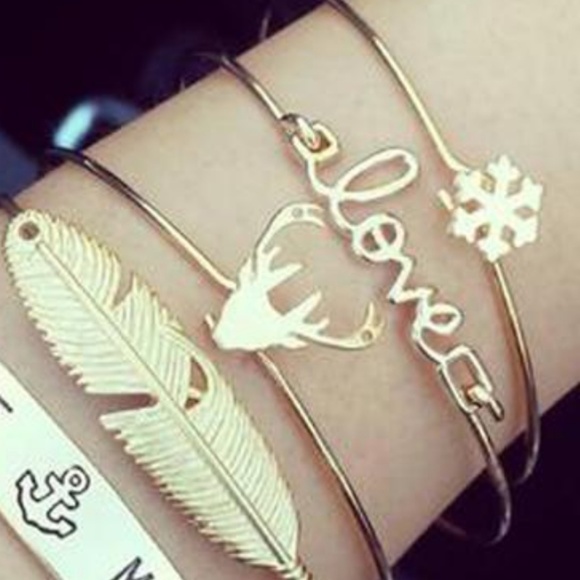 Rosebud Room Jewelry - HOST PICK!🔸 Stackable Gold Tone Bangle Set.